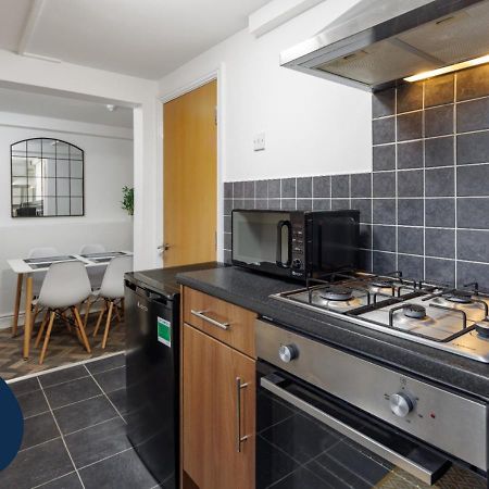 Flatzy - Modern Apartment Close To Football Stadiums Ливърпул Екстериор снимка